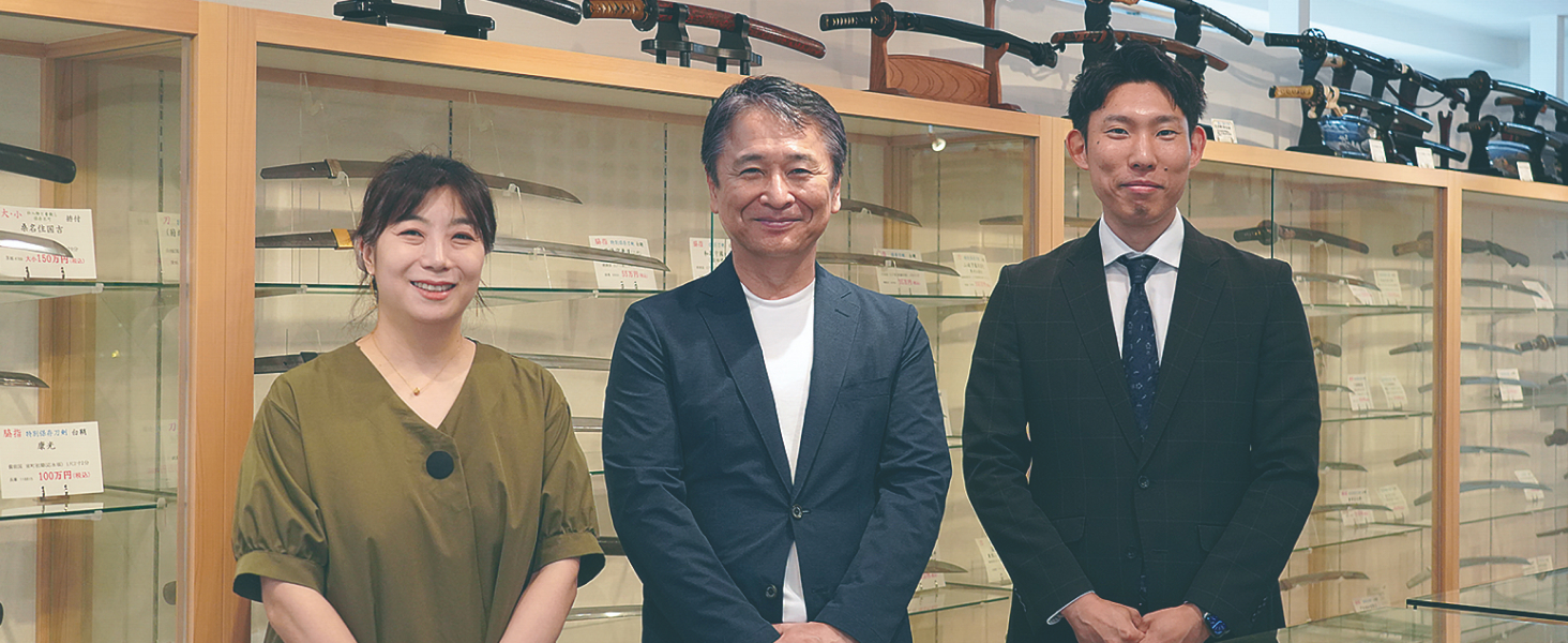 From left, Choo Misun, owner Matsumoto Yoshiyuki, store manager Hattori Syunya