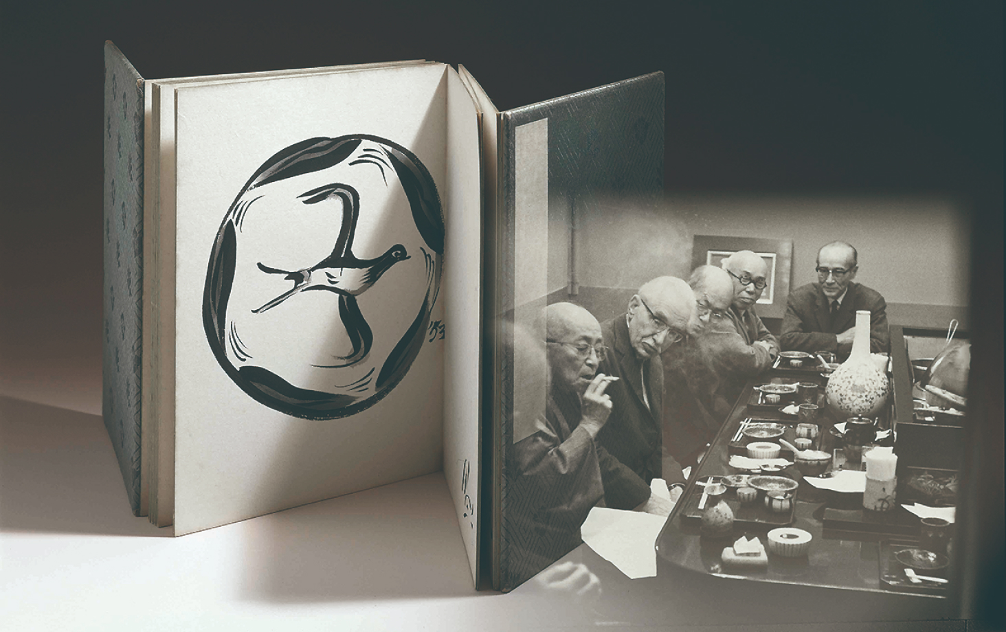 Many famous Japanese writers gathered at the restaurant when Bernard Leach visited it in 1953. The painting on the left is by Leach