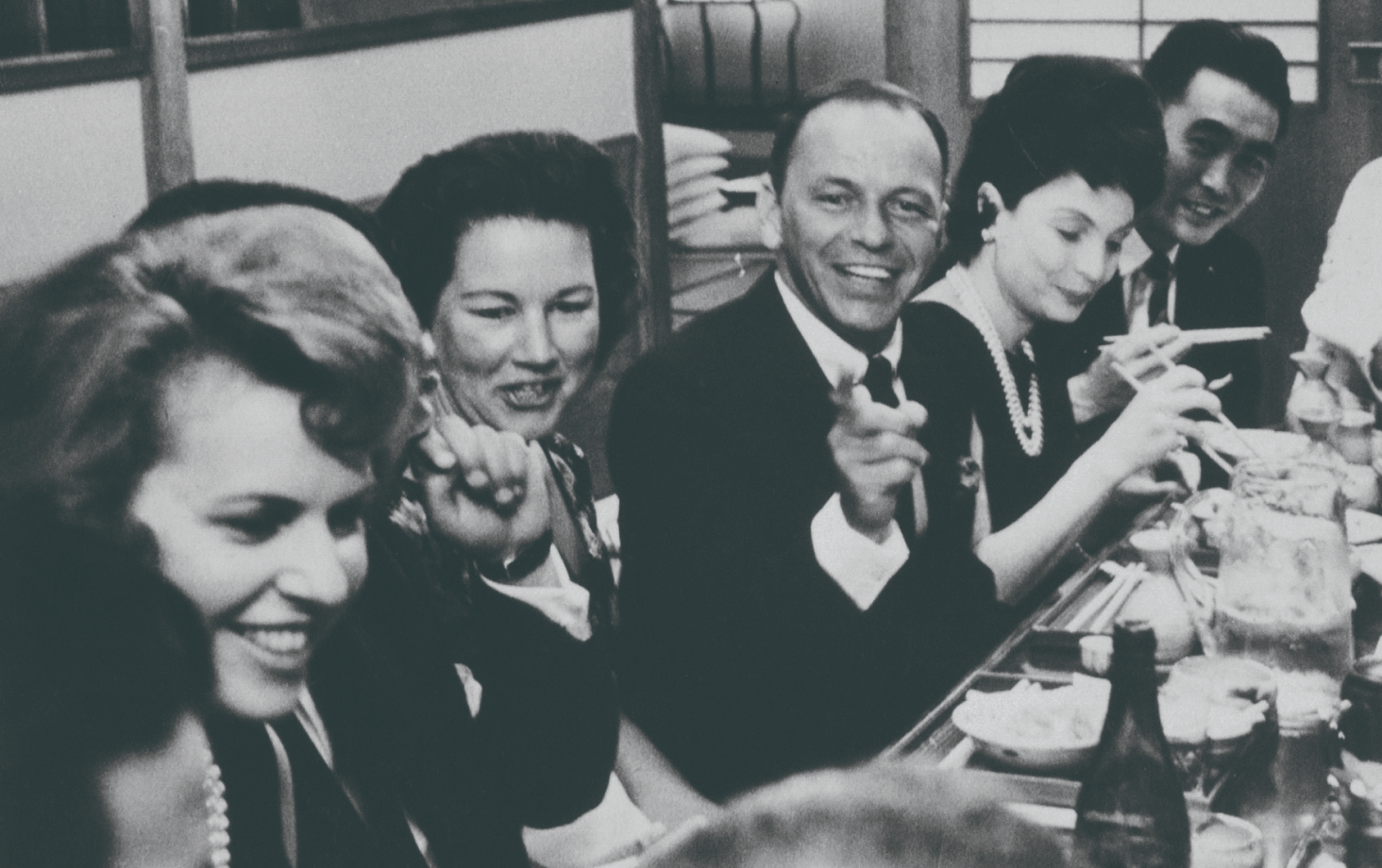 Singer Frank Sinatra had been looking forward to visiting Ten-ichi ever since his visit to Japan to entertain occupying forces after World War II
