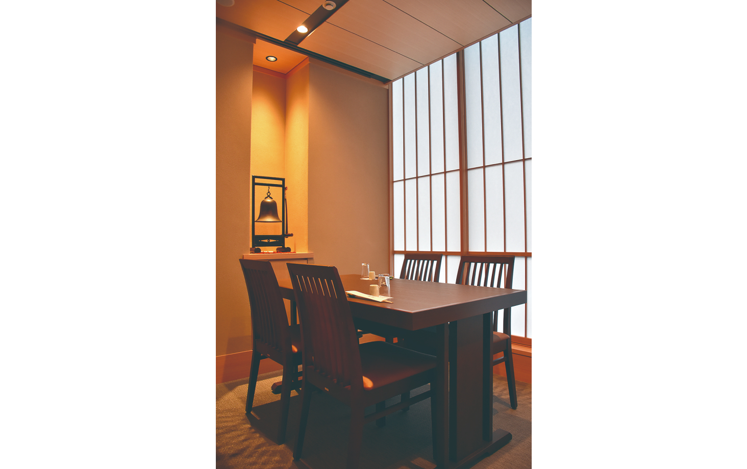 Private rooms seat 2–20 people