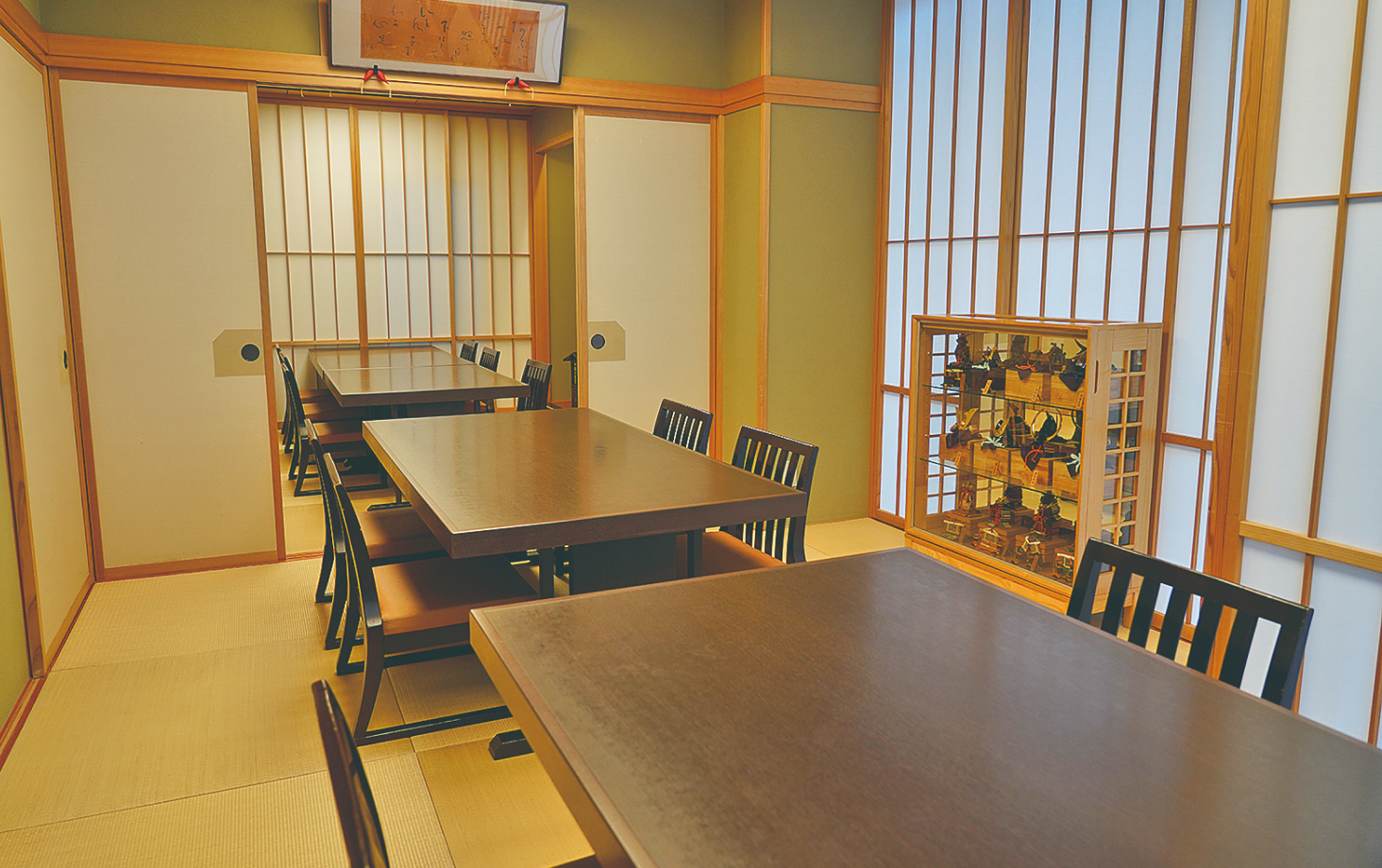 Private rooms seat 2–20 people