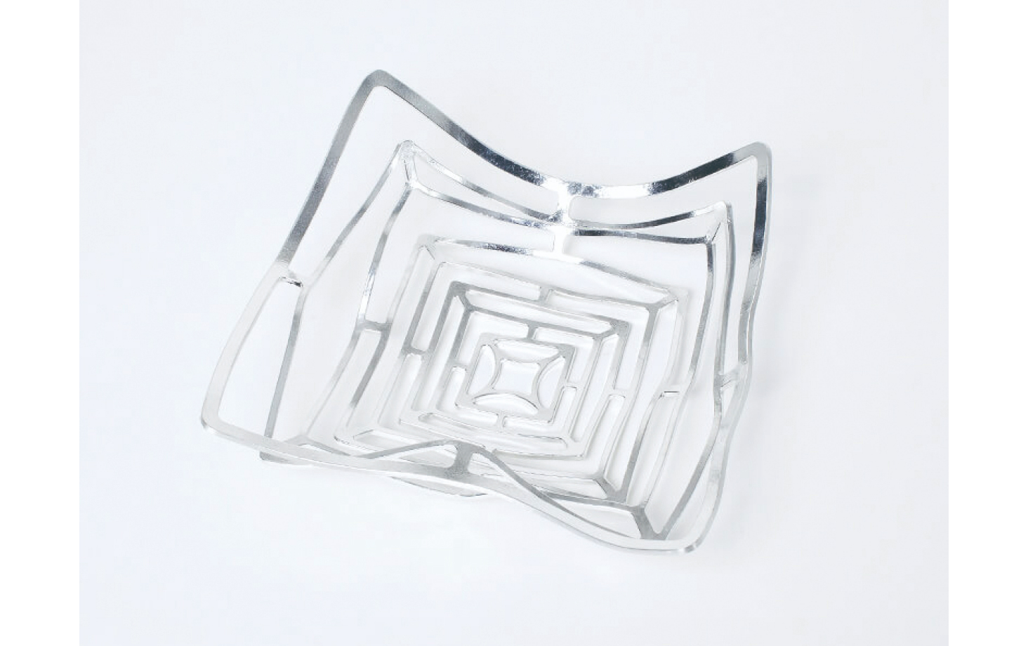 Built on a 400-year history of traditional casting to develop bendable tin receptacles that users can shape to their own liking.