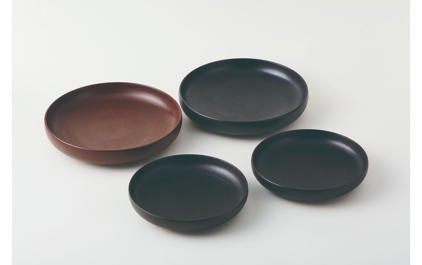 Pioneered the integrated production of wood and urushi lacquerware in a region where division of labor is the norm. Over many years, the company has contributed to the reform and revitalization of the region.