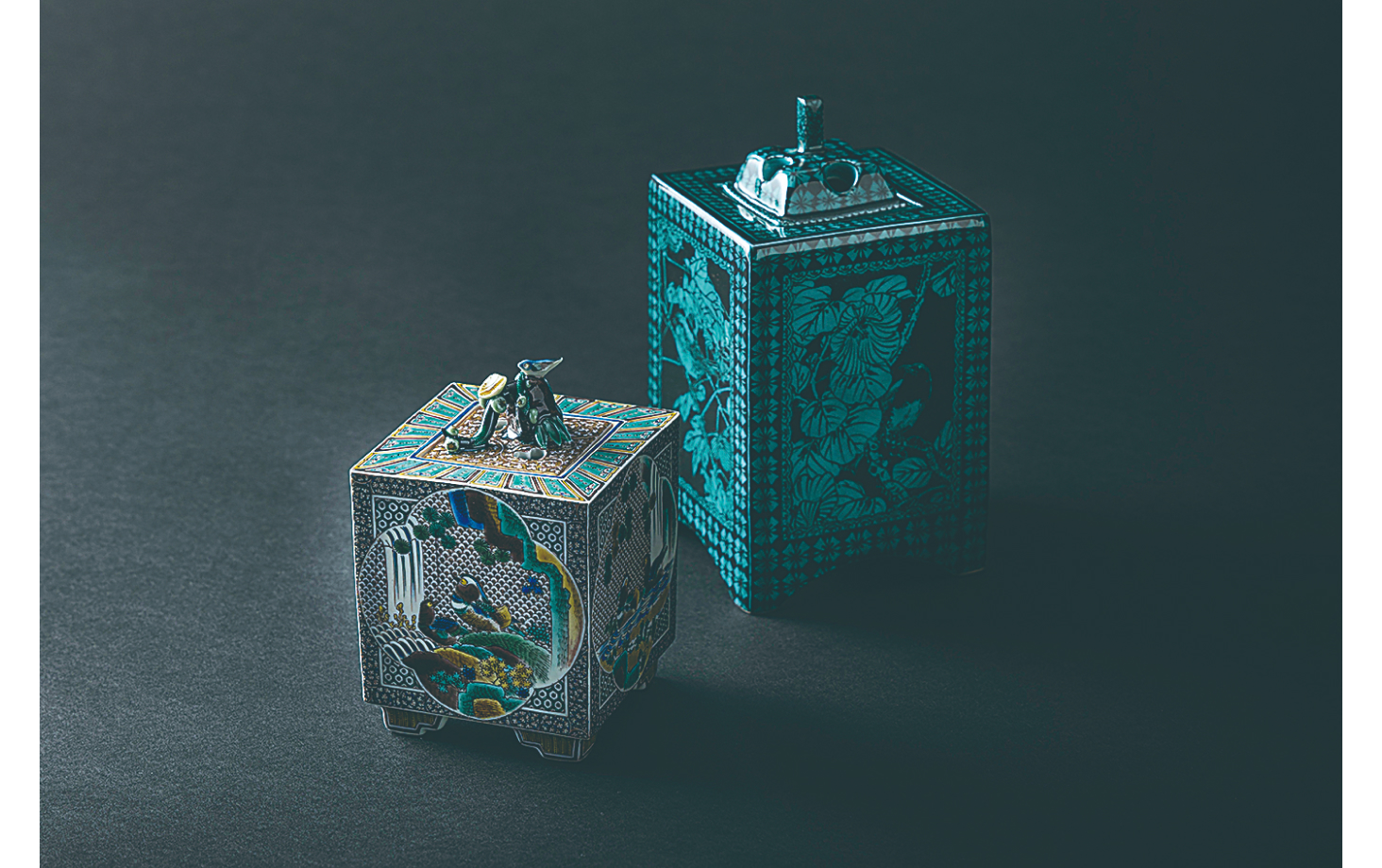 Developed a  unique, highly transparent paints that resist peeling. The result is three-dimensional designs that are vivid and warm. As business manager and innovator, he plays an important leadership role in the Kutani production region.