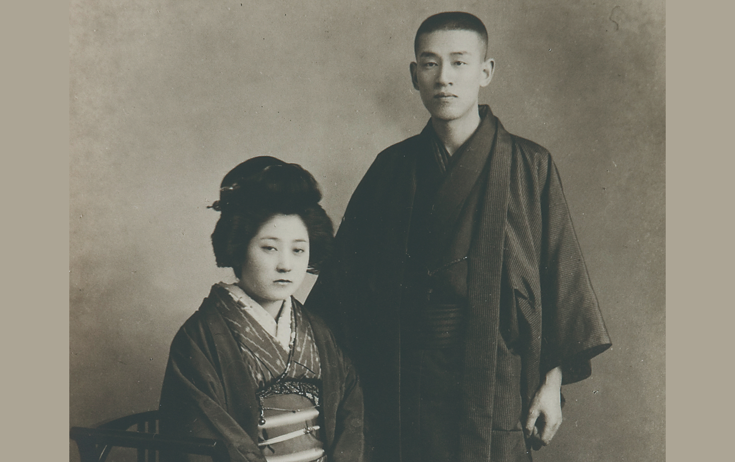 The family took the surname Hashimoto in the second generation. Shown here are third-generation Hashimoto Toyokichi and his wife, Kume