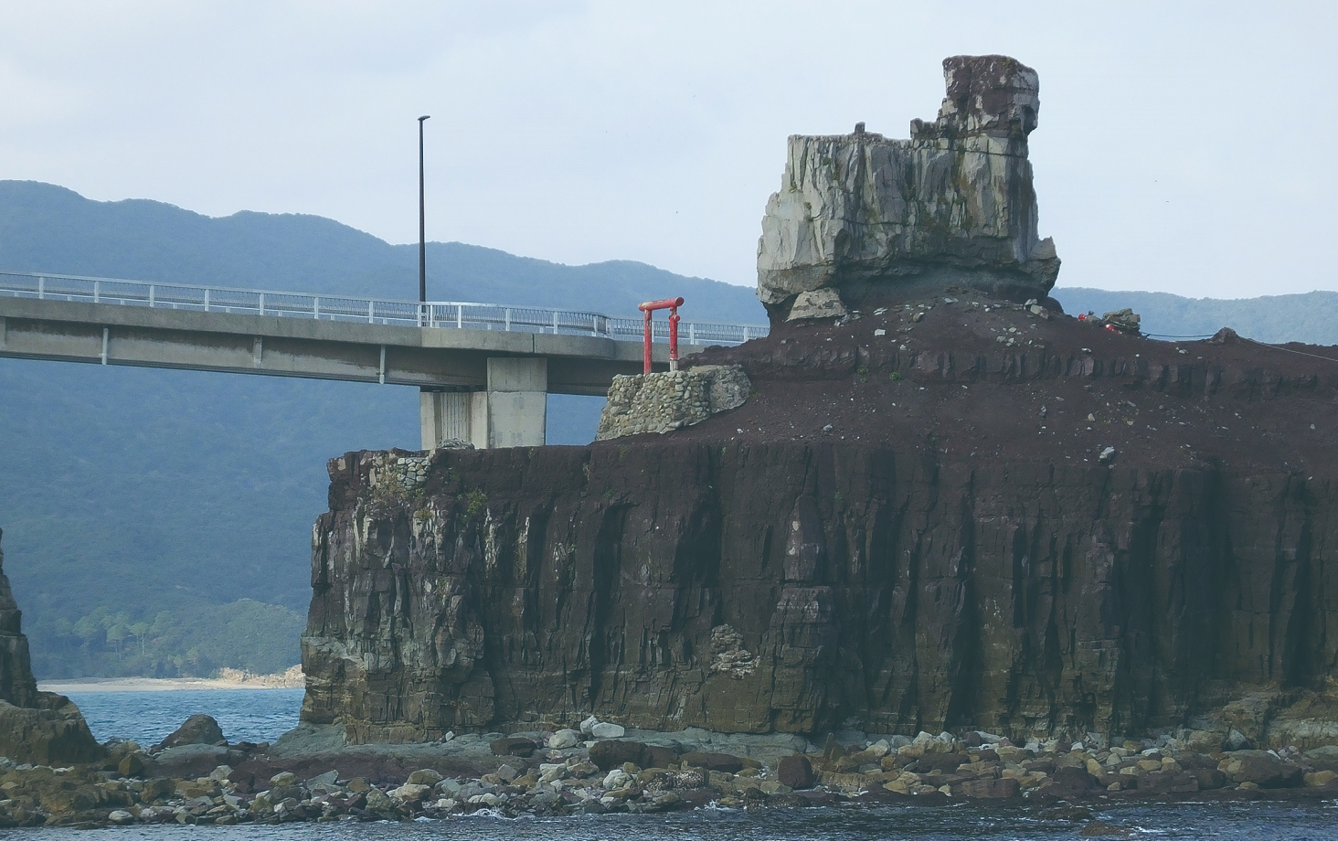 The island’s name comes from Koshiki Daimyoujin shrine, which stands near the bridge connecting the islands